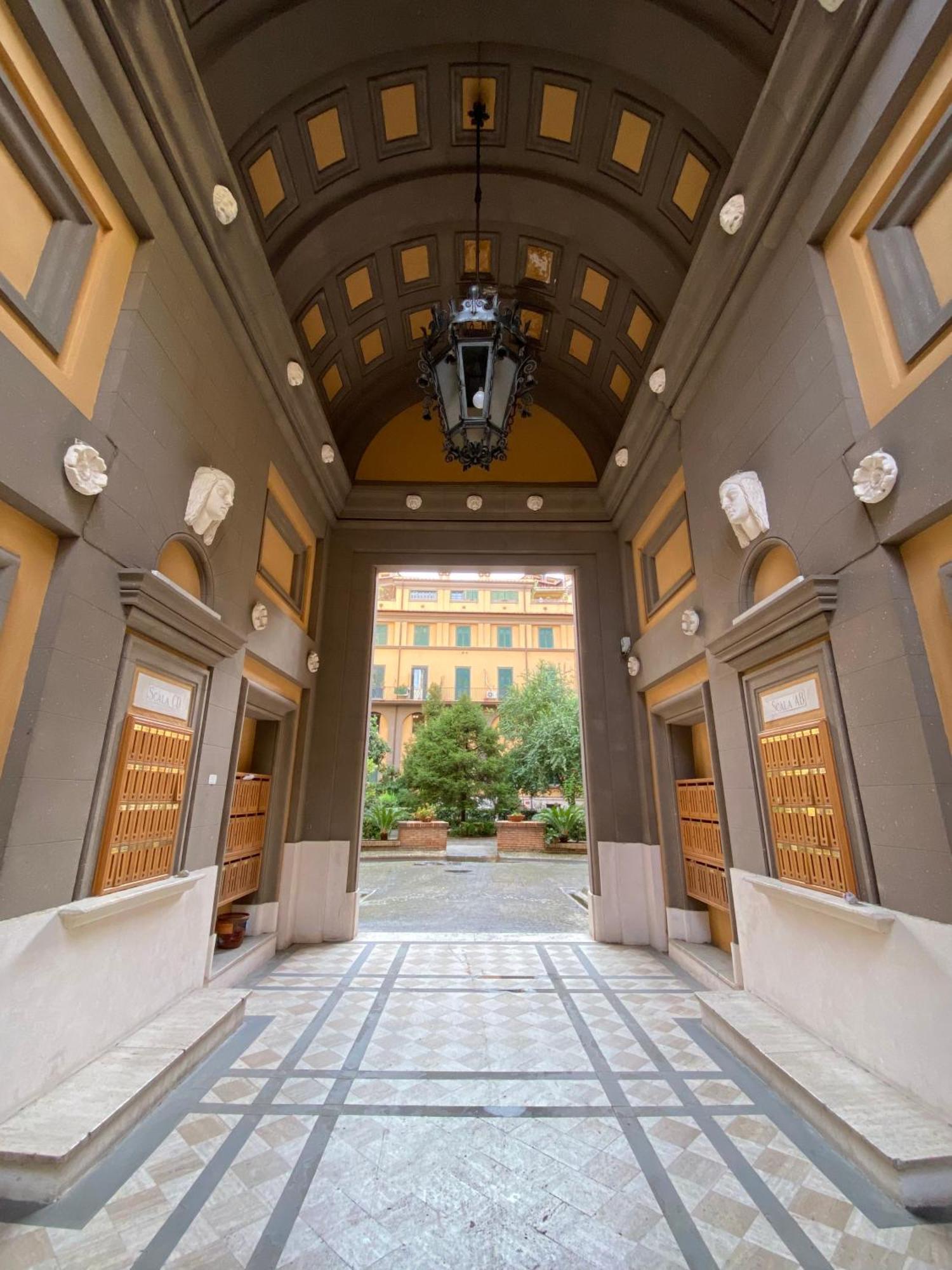 Apartment Timeless Elegance Near Vatican *