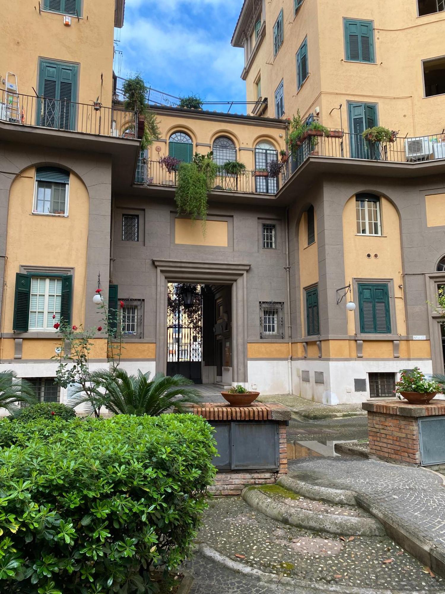 Timeless Elegance Near Vatican Apartment Rom